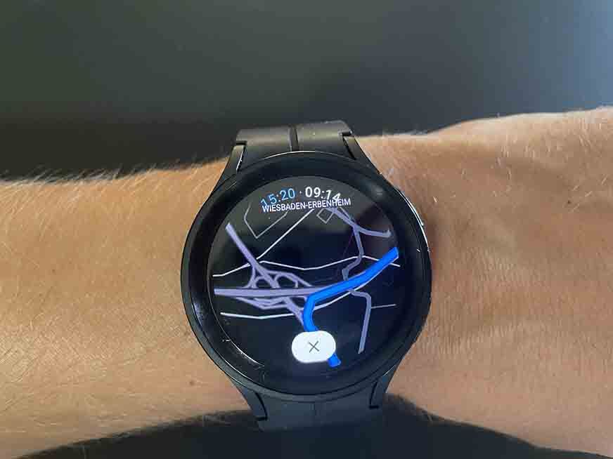 Функция навигации на часах Galaxy Watch 5.